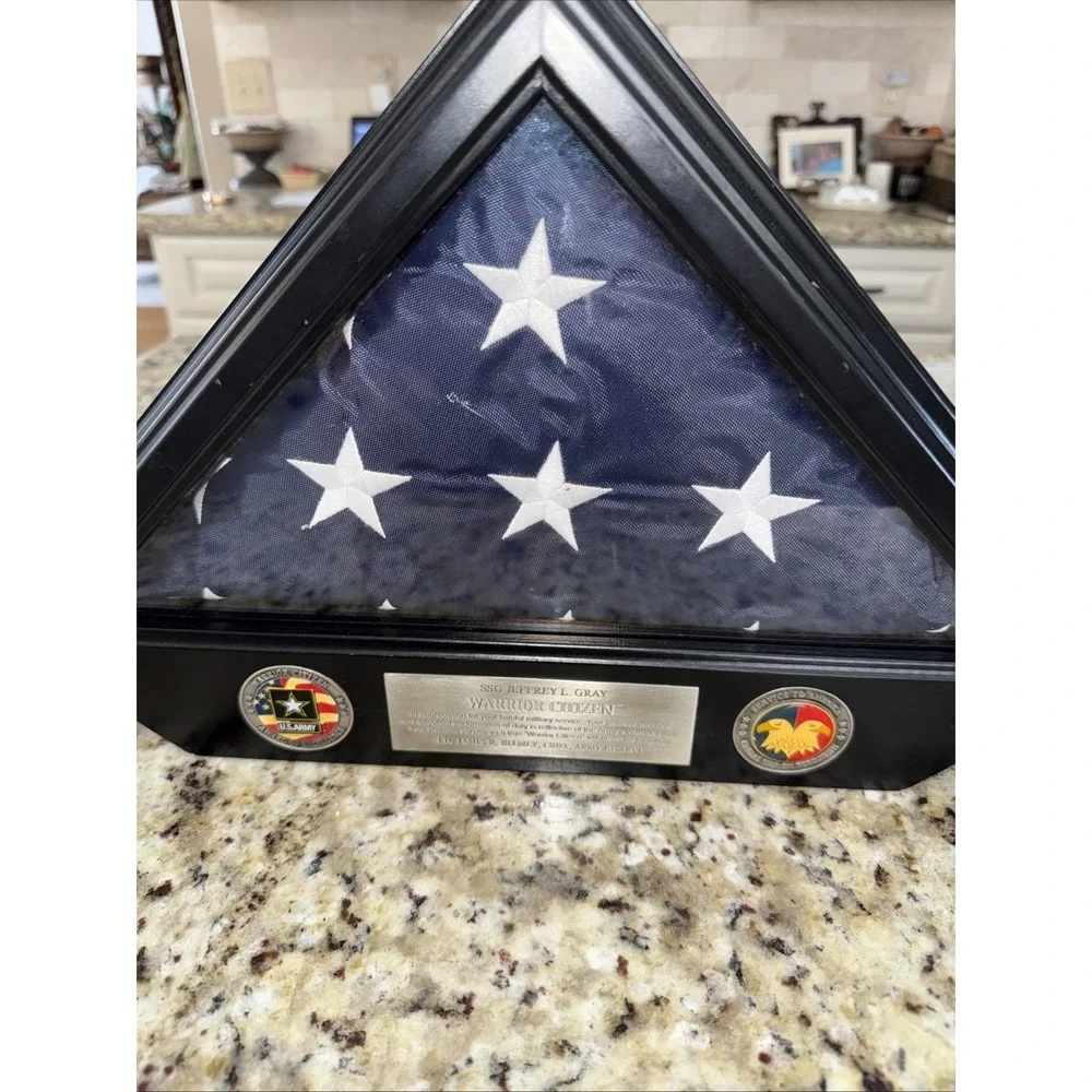 Warrior Citizen USArmy Flag Display‎ Case Wooden Two Challenge Coins W Flag 4457